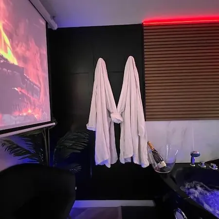 Black Love-Room - Balneo - Cinema Souppes-sur-Loing Extérieur photo