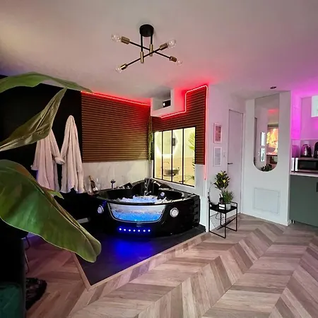 Black Love-Room - Balneo - Cinema Souppes-sur-Loing Extérieur photo
