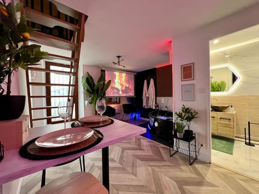 Apartment Black Love-room - Balneo - Cinema *