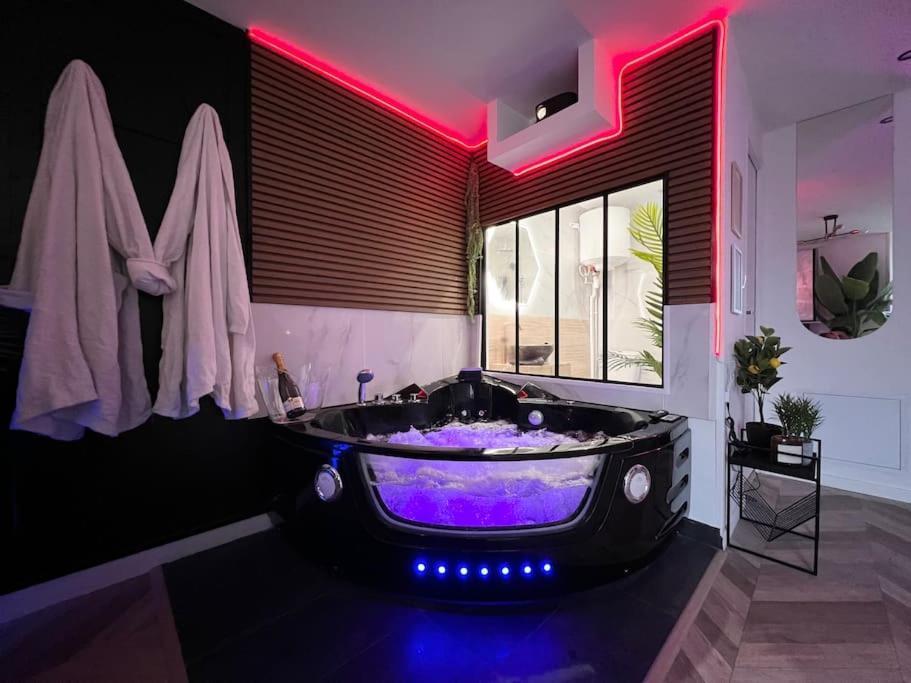 Black Love-room - Balneo - Cinema