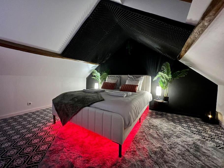 Black Love-room - Balneo - Cinema Apartment