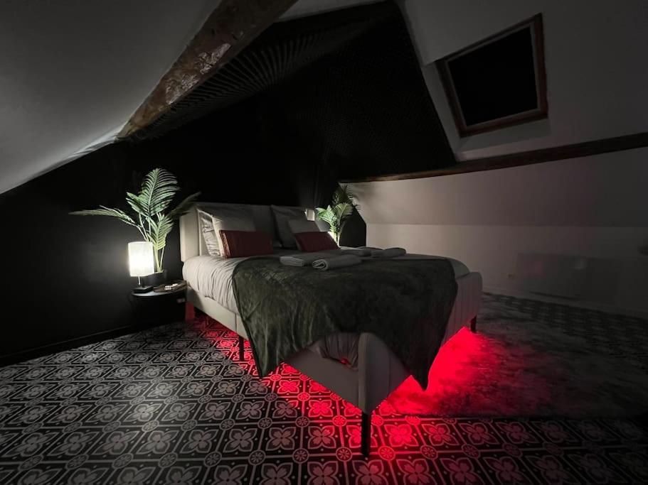 Black Love-room - Balneo - Cinema Apartment *