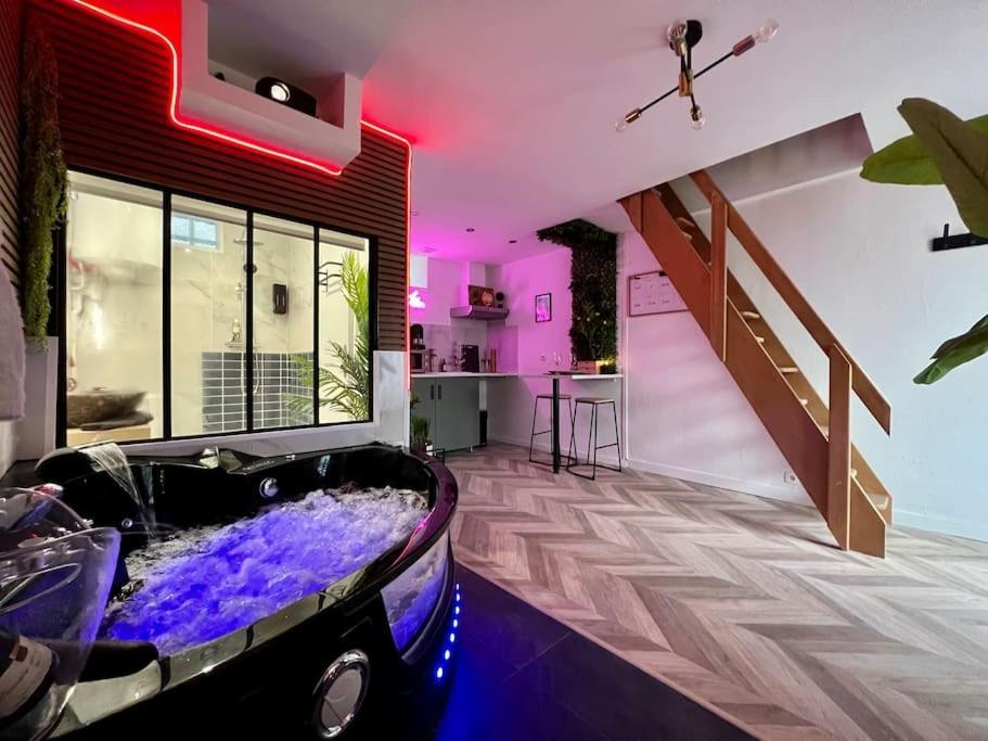 Black Love-room - Balneo - Cinema * Souppes-sur-Loing