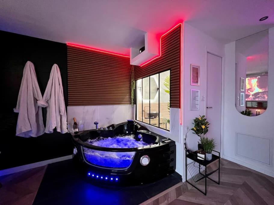 Apartment Black Love-room - Balneo - Cinema