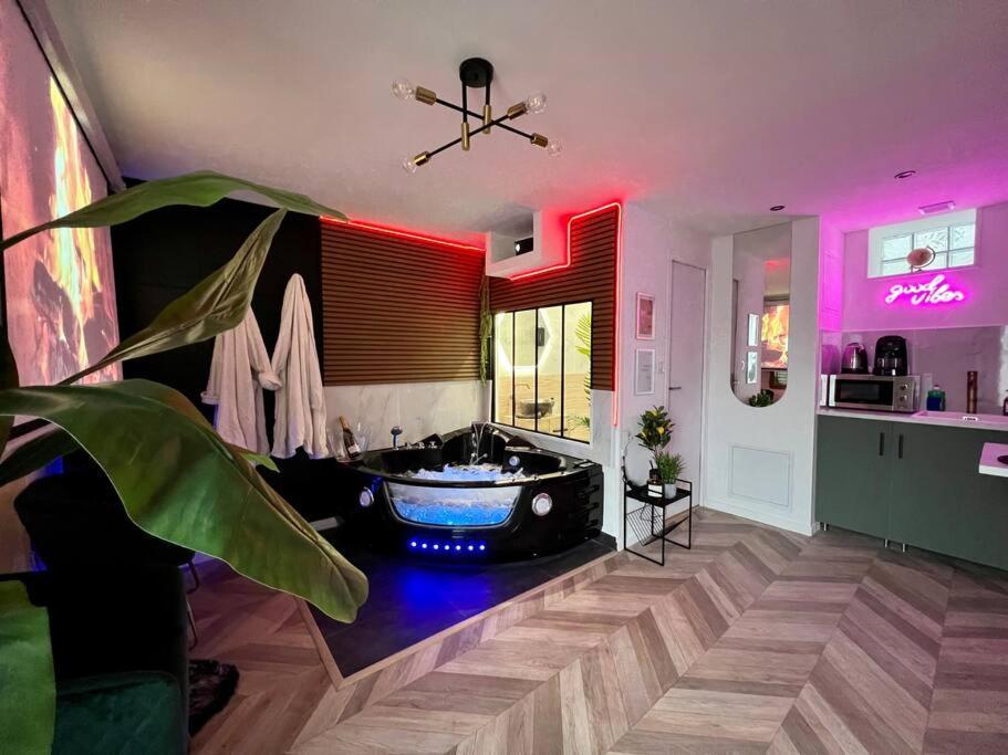 Apartment Black Love-room - Balneo - Cinema